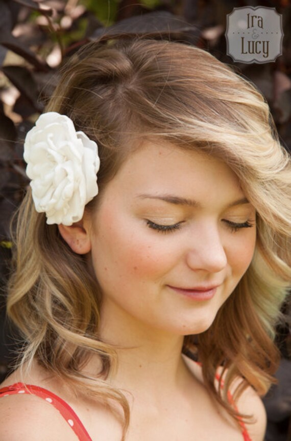 Items similar to Classic Bridal White/Ivory Hair Flower - Garden Rose ...