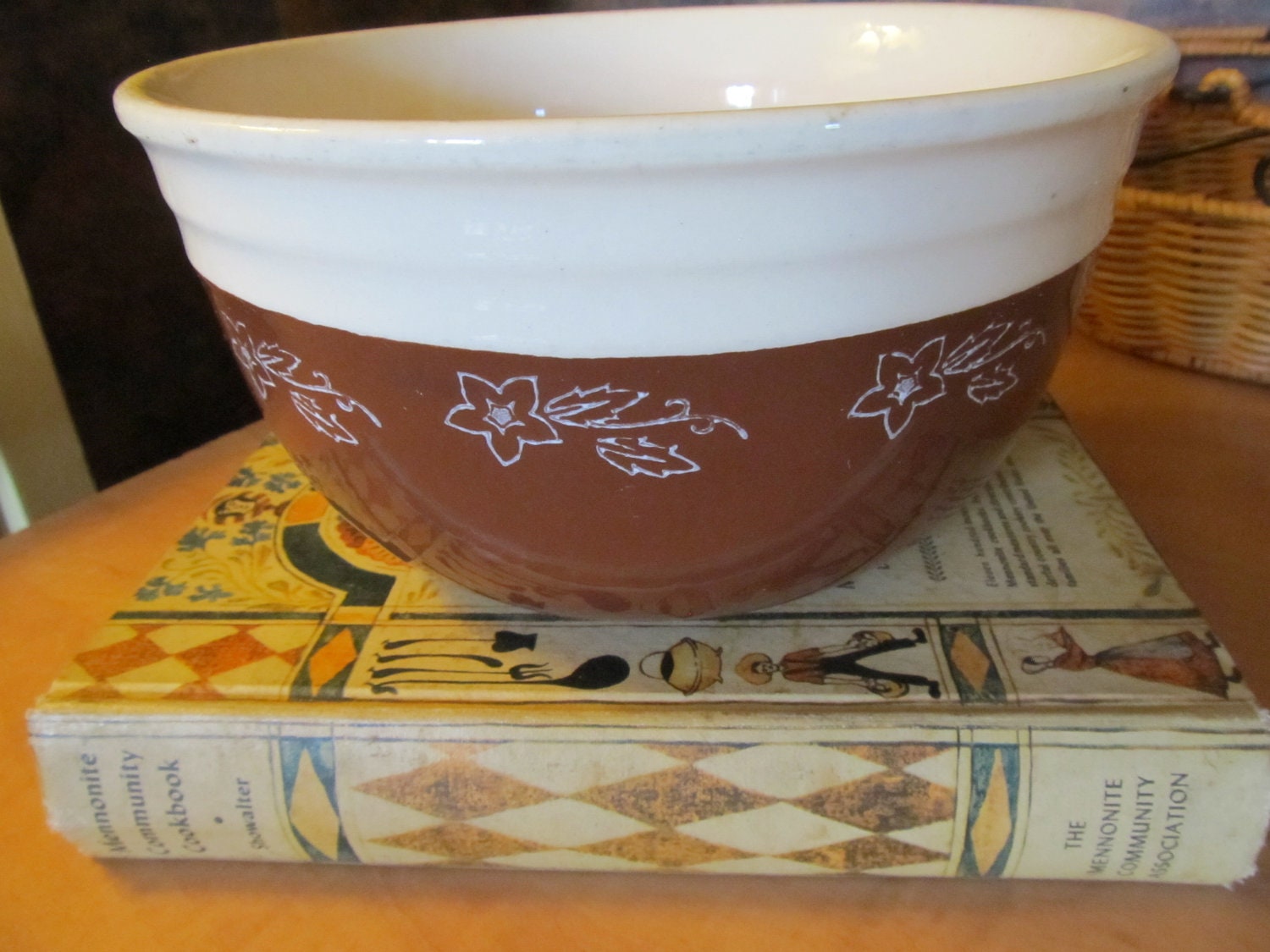 Vintage Universal Cambridge Pottery Oxford by VandyleeVintage