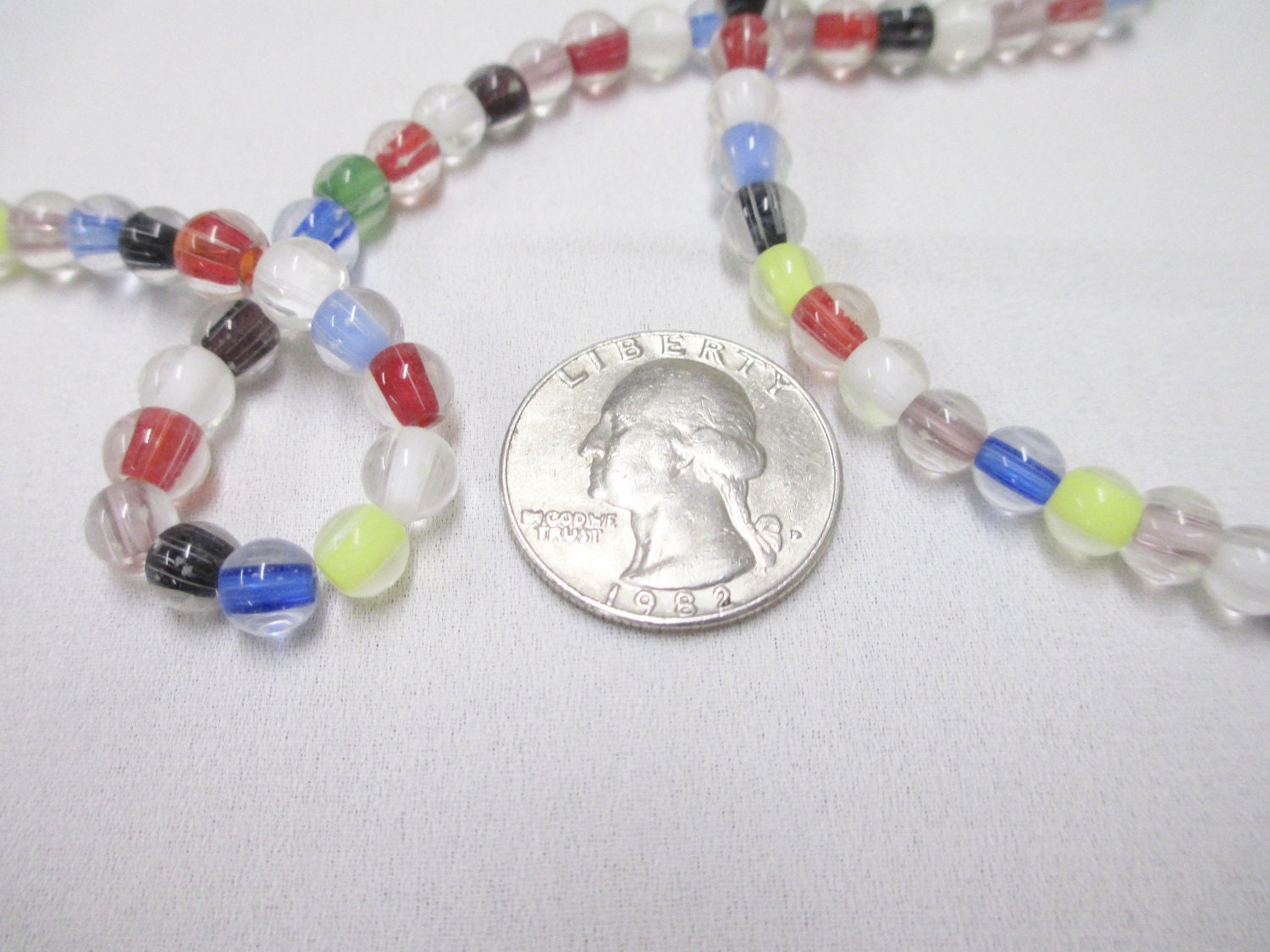 ROUND Beads GLOW in the DARK Strand of 67 Glass 6 mm Bead