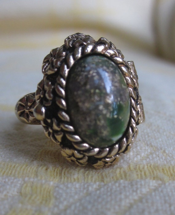 Vintage Signed Sarah Coventry Poison Ring