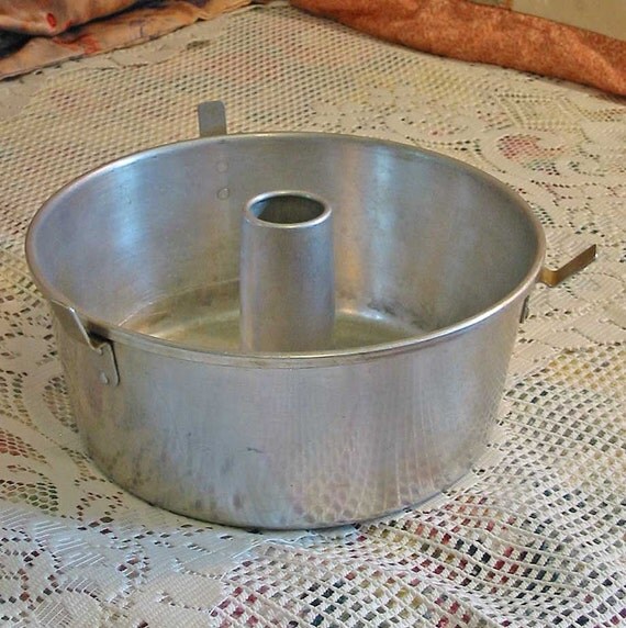 Vintage WEAR EVER Tube PAN 2734 Aluminum One Piece Baking