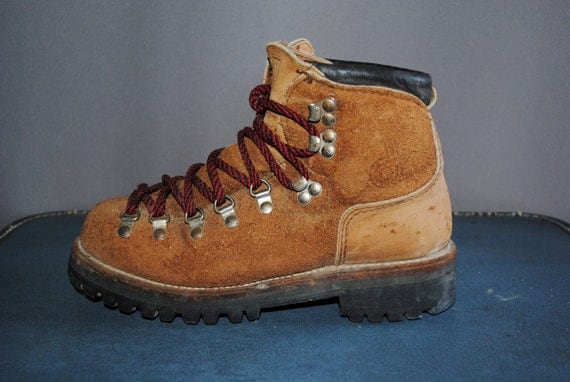70s Vintage MOUNTAINEERING Hiking Boots. Made in by LaPouleNoire