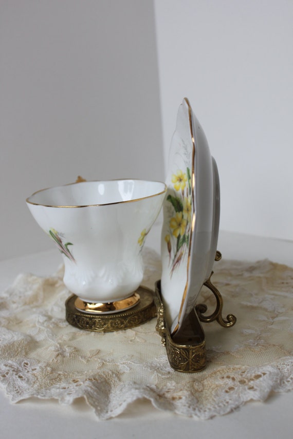 Vintage Teacup and Saucer Display STAND with PEACOCK Ardalt