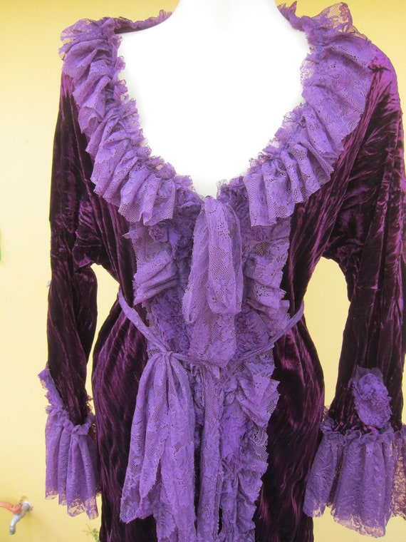 vintage inspired rich purple velvet jacket..romantic ole