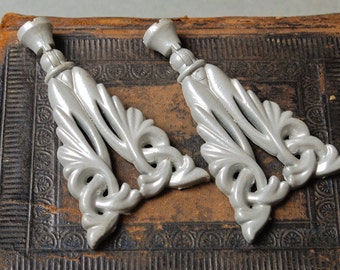 Set of 2 Vintage metal pull handles. Floral decor