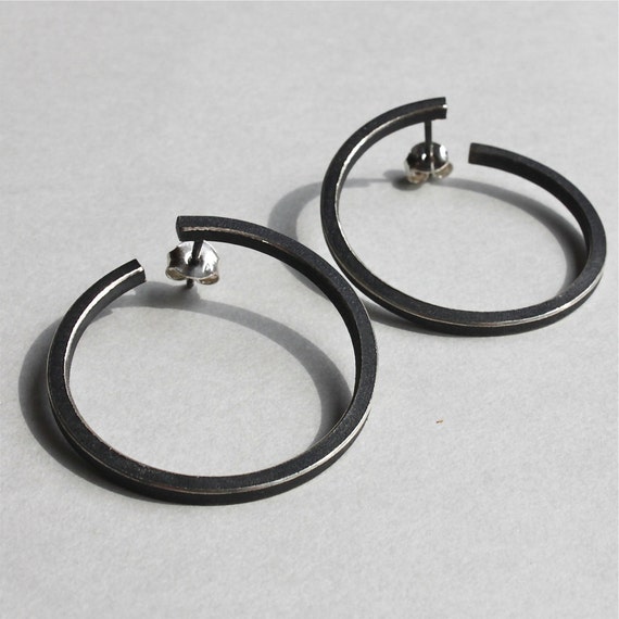 Earrings O black in Oxidized sterling silver