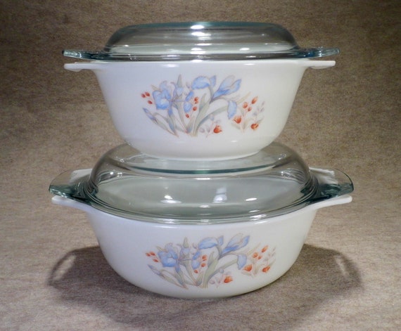 Items similar to 2 Vintage Lily Print Pattern Pyrex Bowls with Lids ...