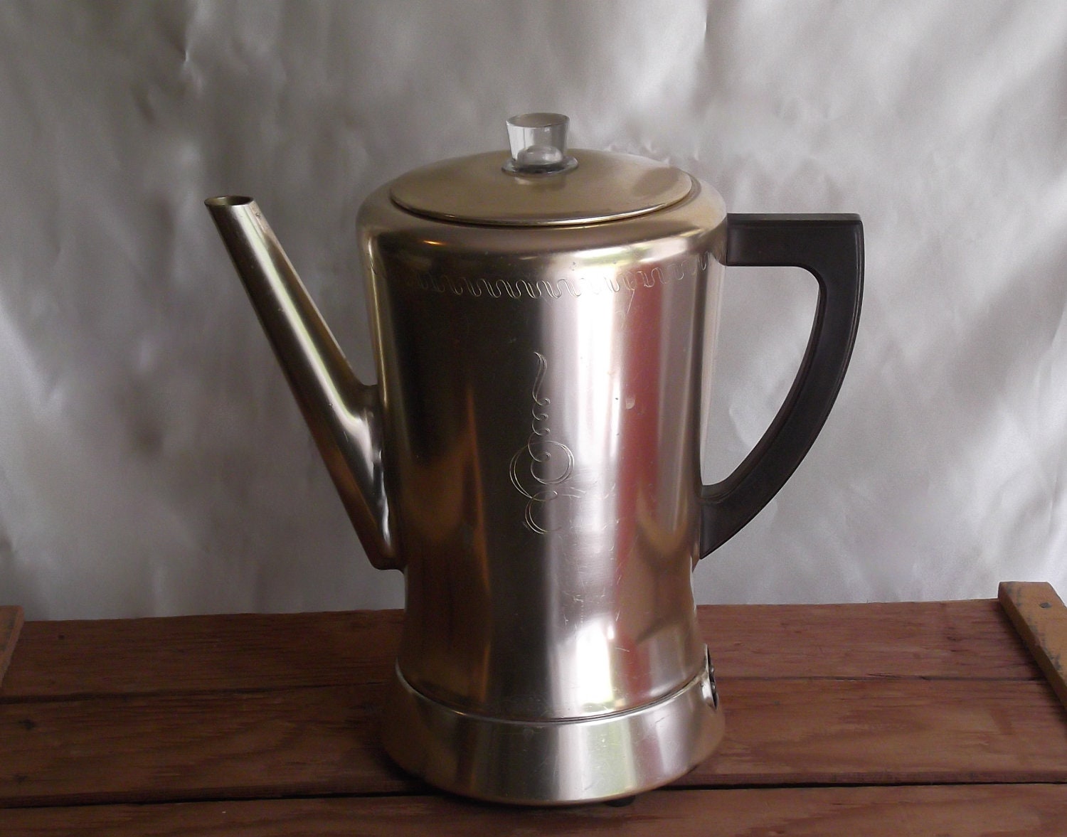 Vintage West Bend FlavoMatic coffee percolator with Bakelite