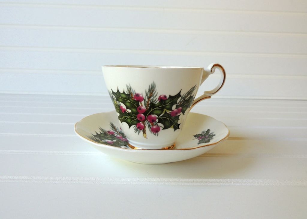 vintage Christmas tea cup saucer. Holly Berry pattern. Allyn