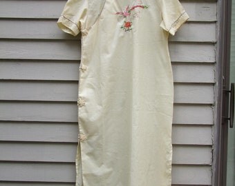 Vintage hand embroidered Asian style long Nightgown ala 1980s