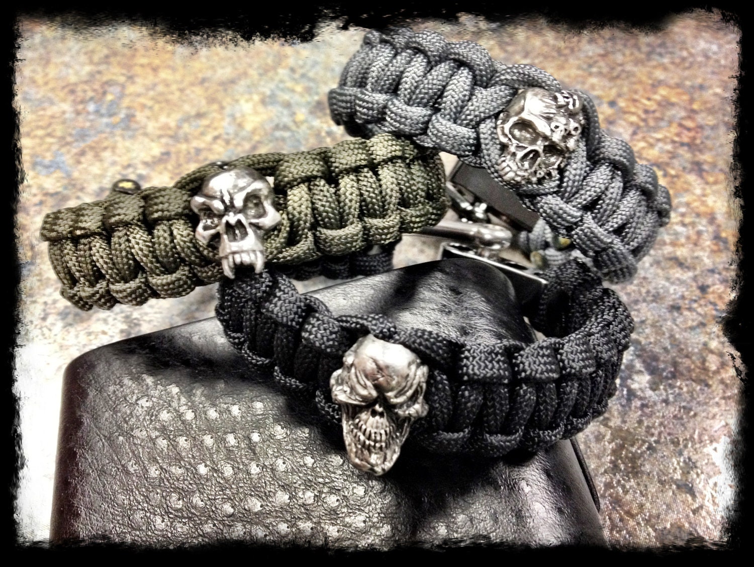 Custom adjustable paracord skull bracelet by TacticalBlackRDS