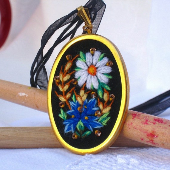 Muhu fieldflowers embroidery pendant necklace