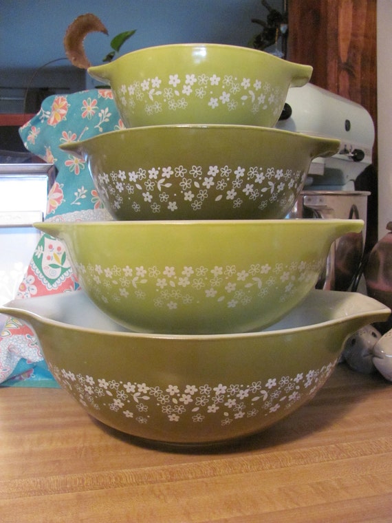 Pyrex Crazy Daisy Cinderella nesting bowls Complete set