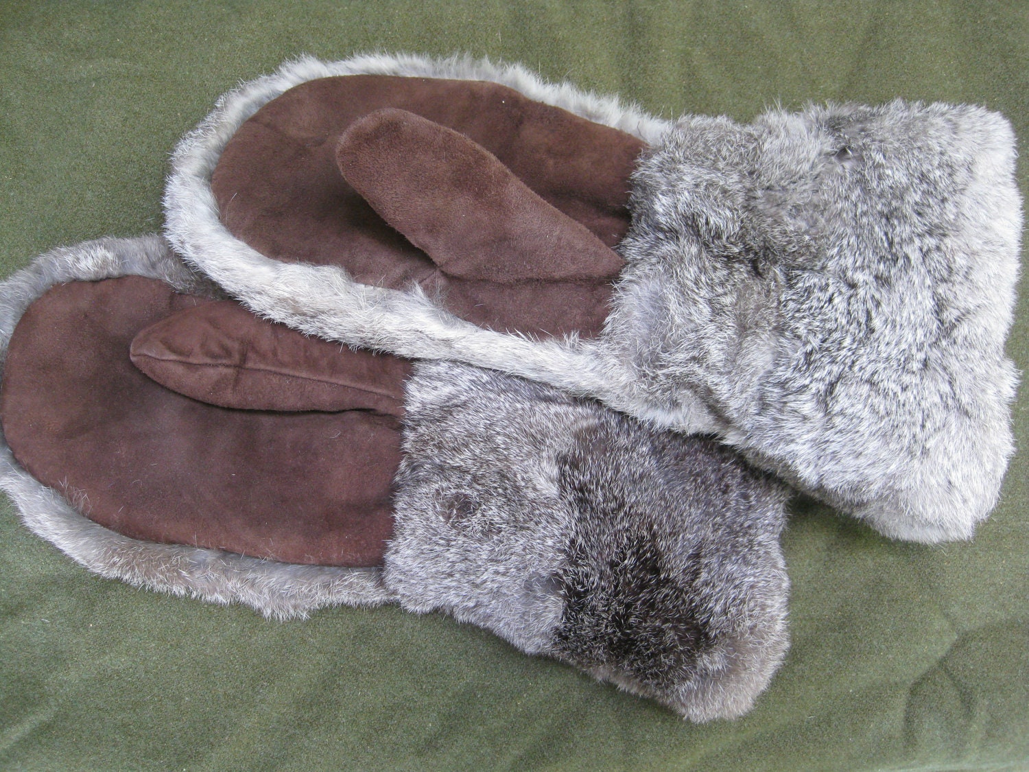 Rabbit fur Eskimo mittens with suede palms by FlashbackVintageShop