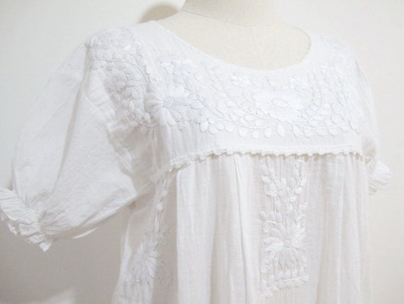 Mexican Embroidered Blouse Puff Sleeves White Top by chokethai