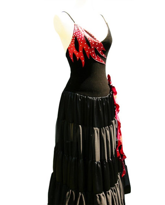 Latin Dance Costume Lady in black is perfect for Classic