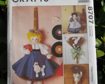 Uncut Pattern - McCalls 8707 - Broom Dolls and Clothes Pattern
