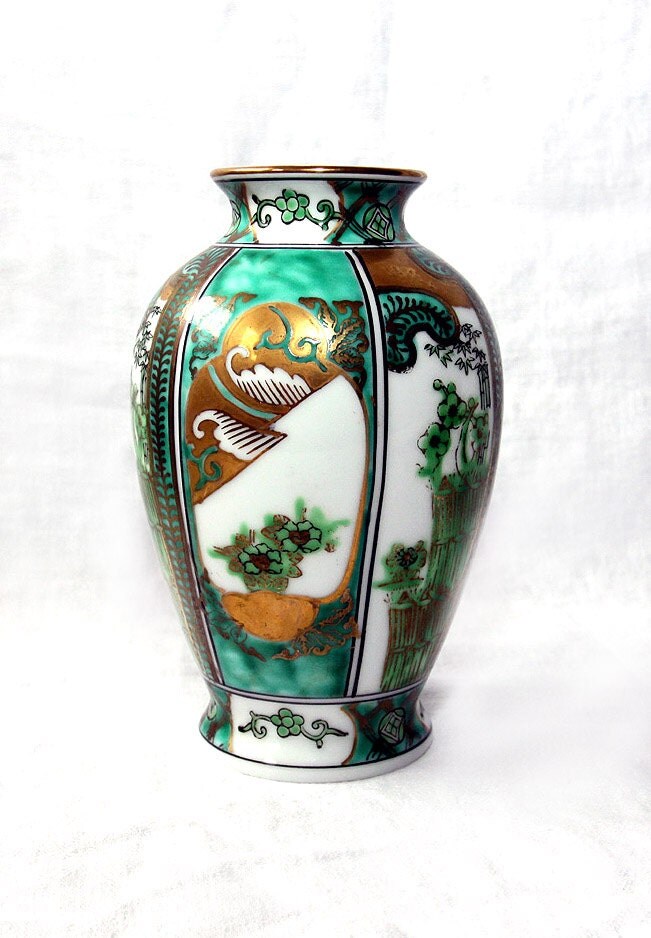 Vintage Gold Imari Hand Painted Jananese Vase in Jade Greens