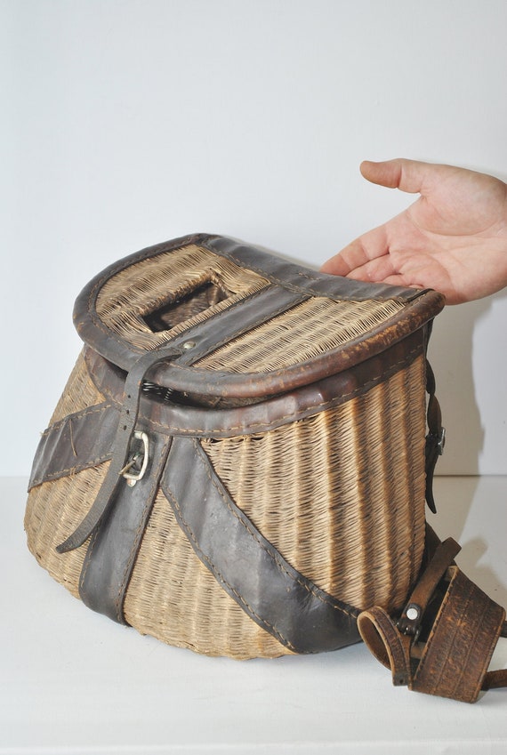 Antique Fly Fishing Creel/ Basket 1940s/ Antique sporting