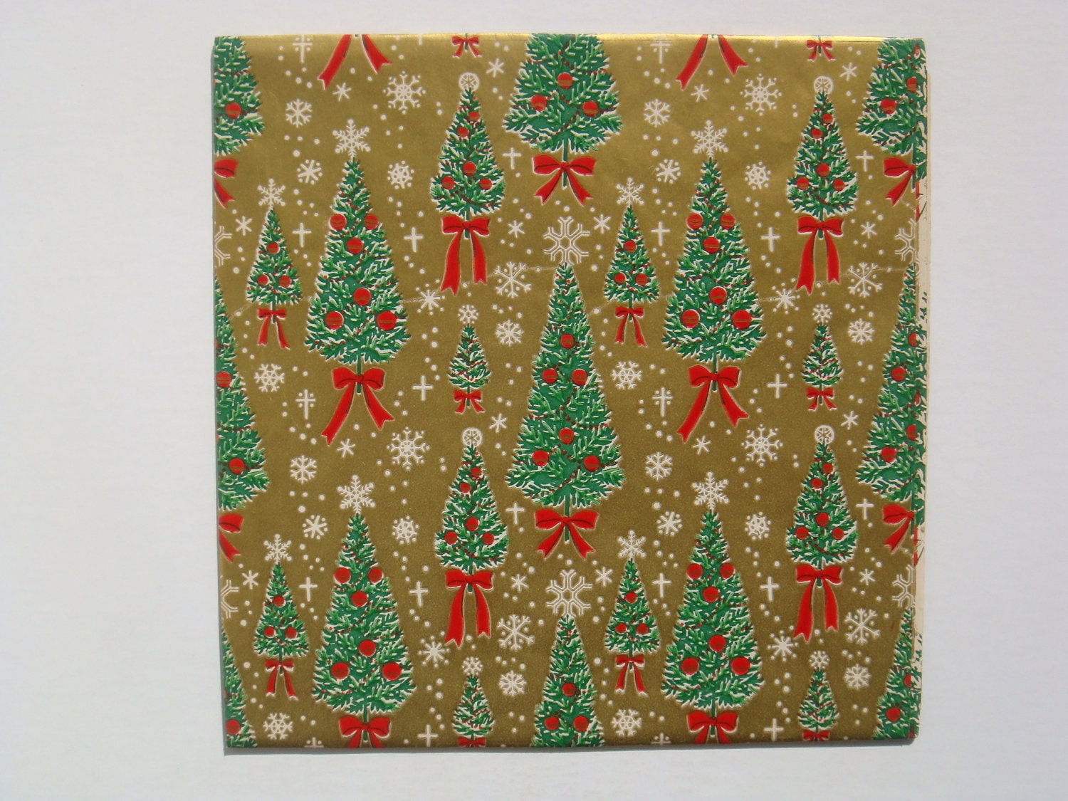 Vintage Gift Wrapping Paper Traditional Red and Green