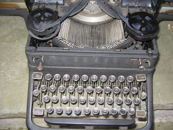 Vintage 1940's Royal Typewriter KMM Rare 25 Wide