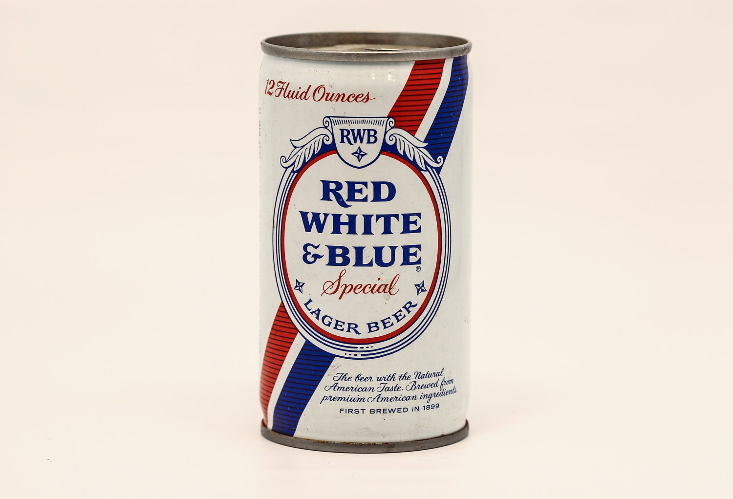 Red white blue. Ред Вайт Блю. Red & Blue Beverages[. Пиво Blue book. Blues and Beer Company.