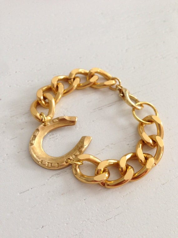 Gold horseshoe chain bracelet