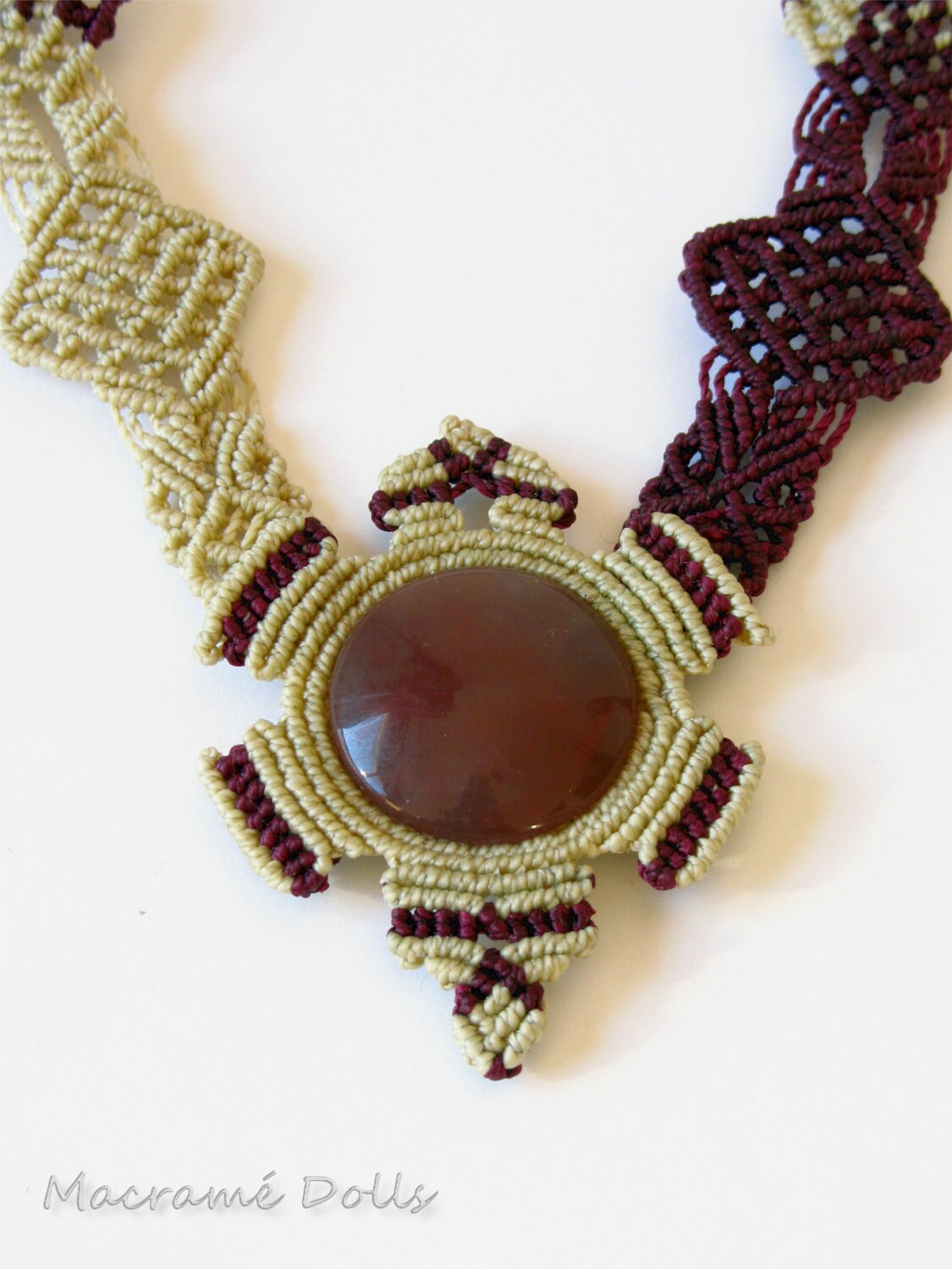 Bi-color macrame necklace with guava quartz stone / Macrame