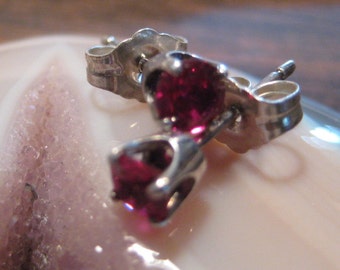Lab Ruby post earrings..... Sterling Silver ........... e5250