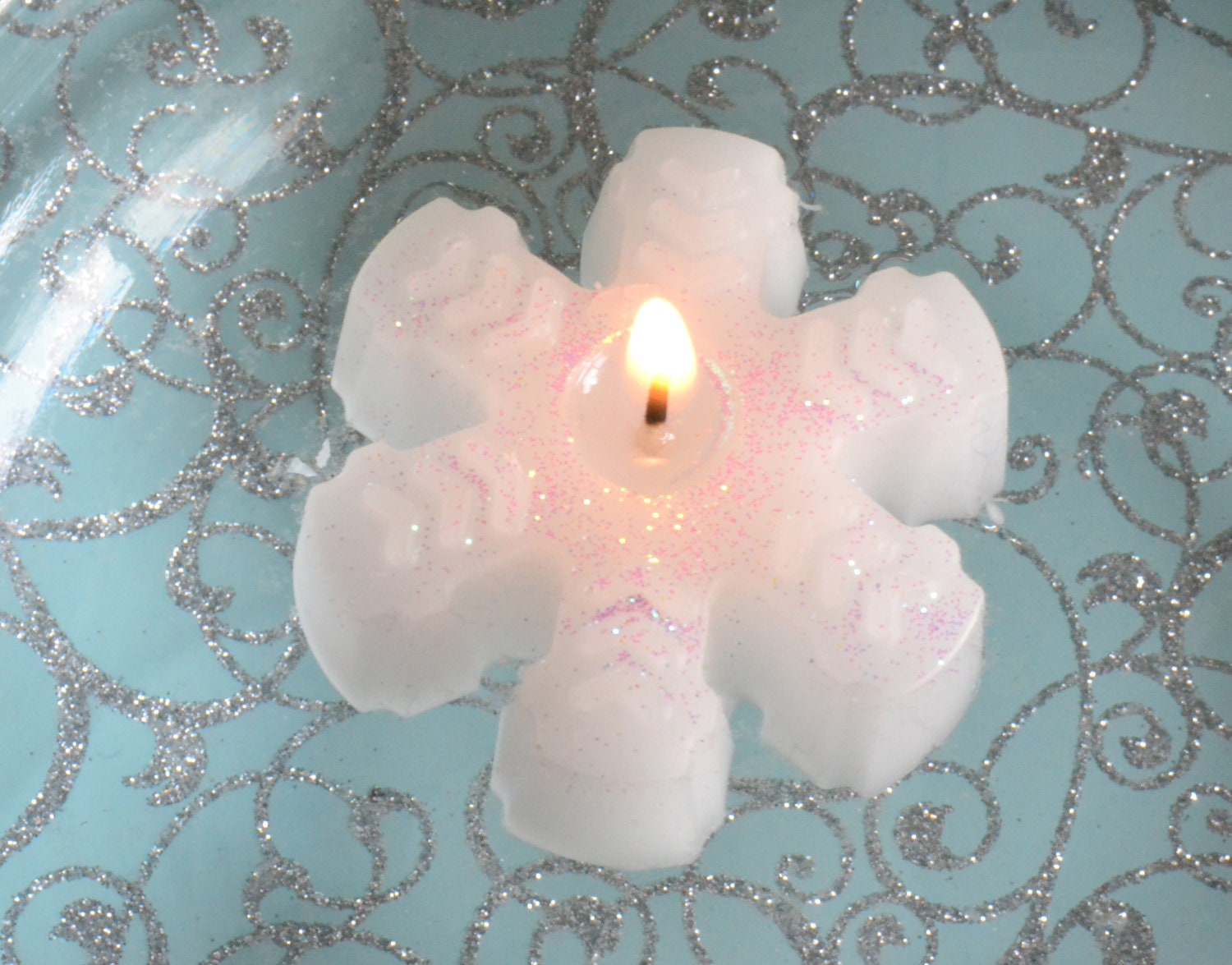 12 Small snowflake floating candles. Dinner by GlowliteCandles
