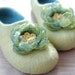 Ready to ship- 40Eu, 10US handfelted slippers with organza flower, color mint/ yellow