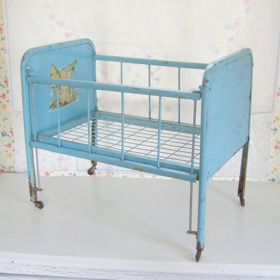 Vintage Doll Crib 105