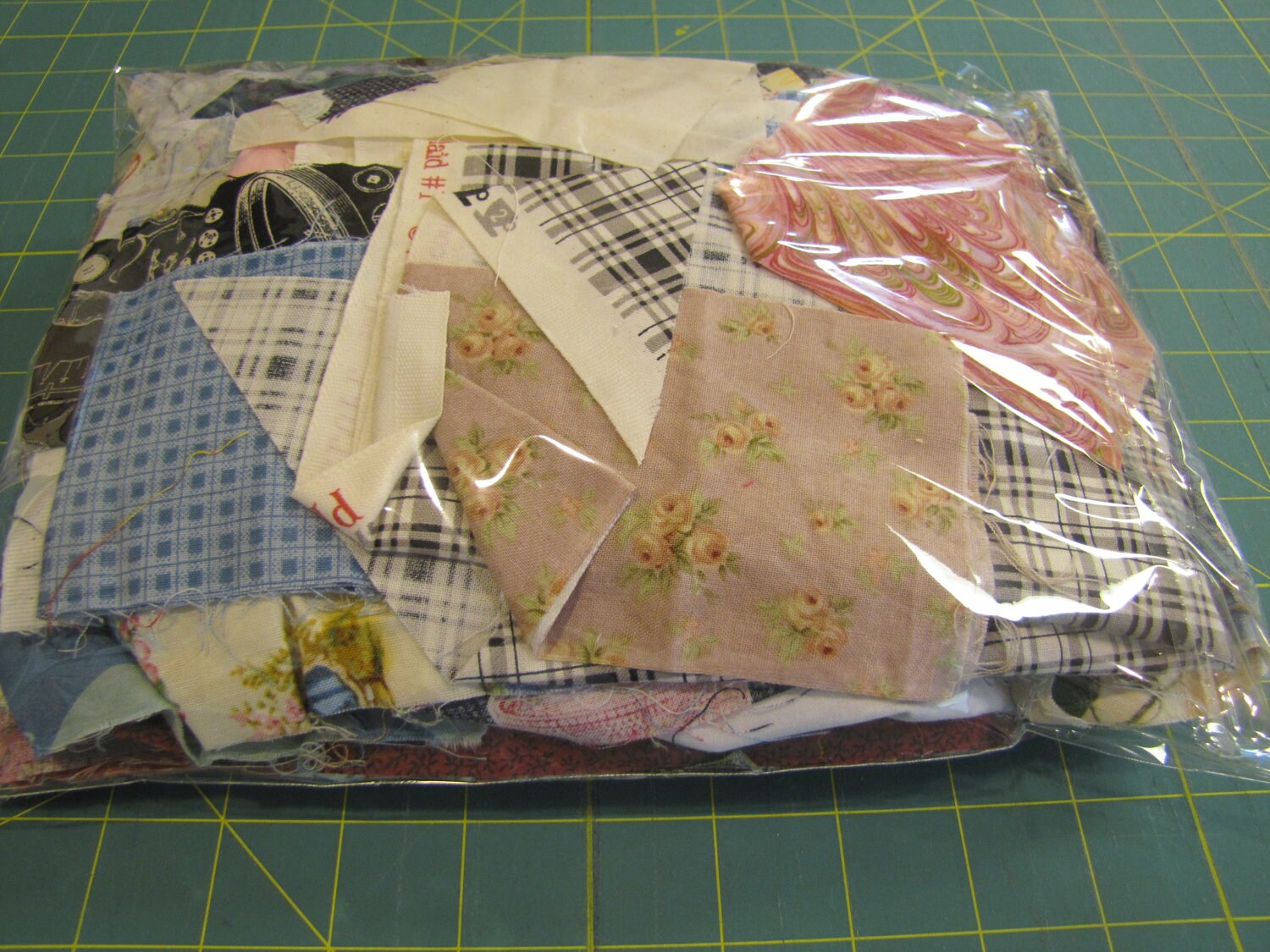 1lb Fabric Scrap Bag Quilting Cottons