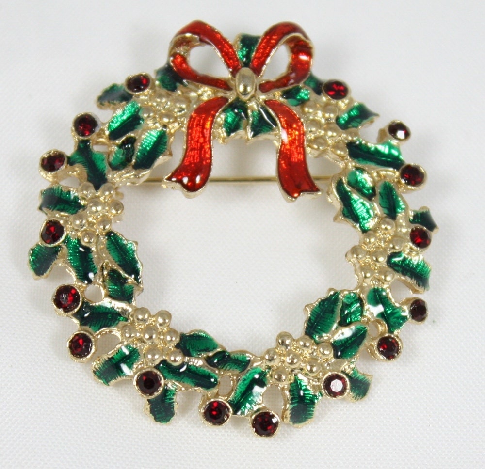 Vintage Christmas Holiday Pin Enamel Painted Wreath