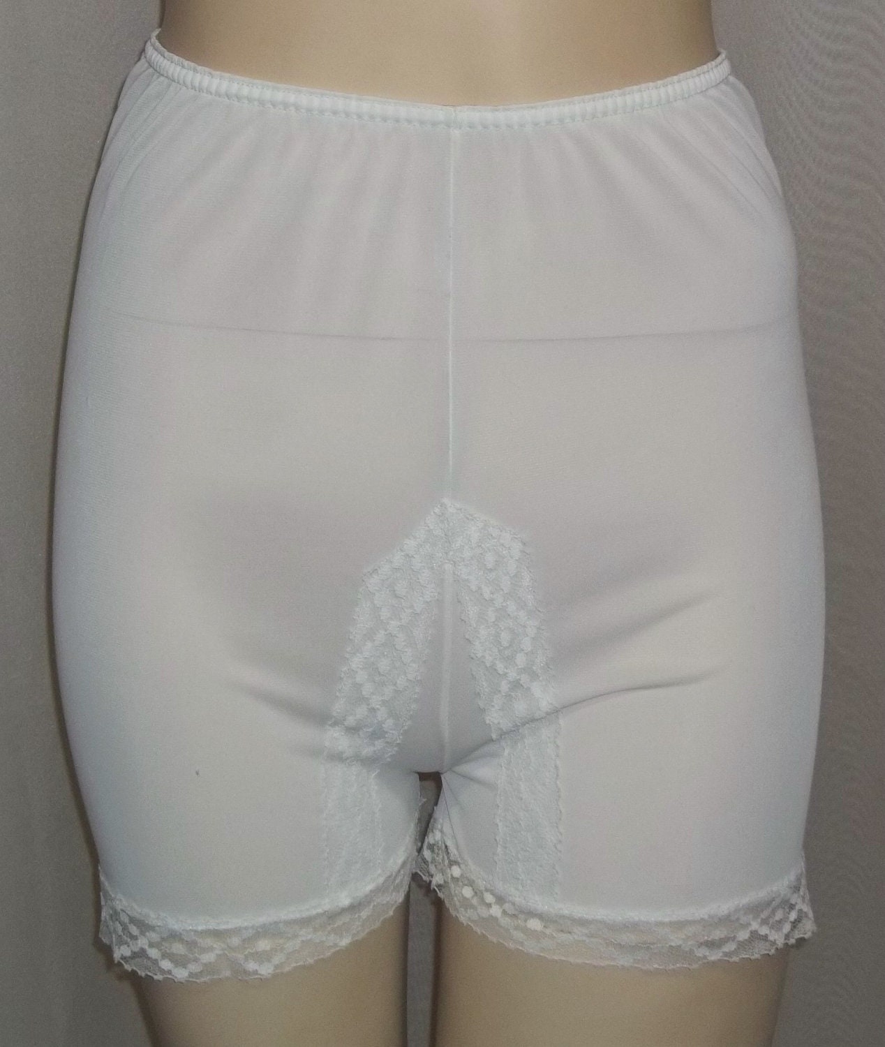 Женские панталоны с прорезью