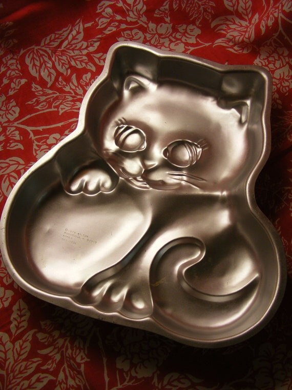 Vintage KITTEN Cake Pan 70s Large Wilton Cat by violetsandgrace