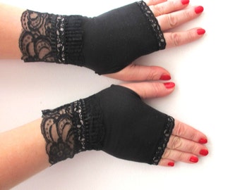 Black fingerless gloves with lace