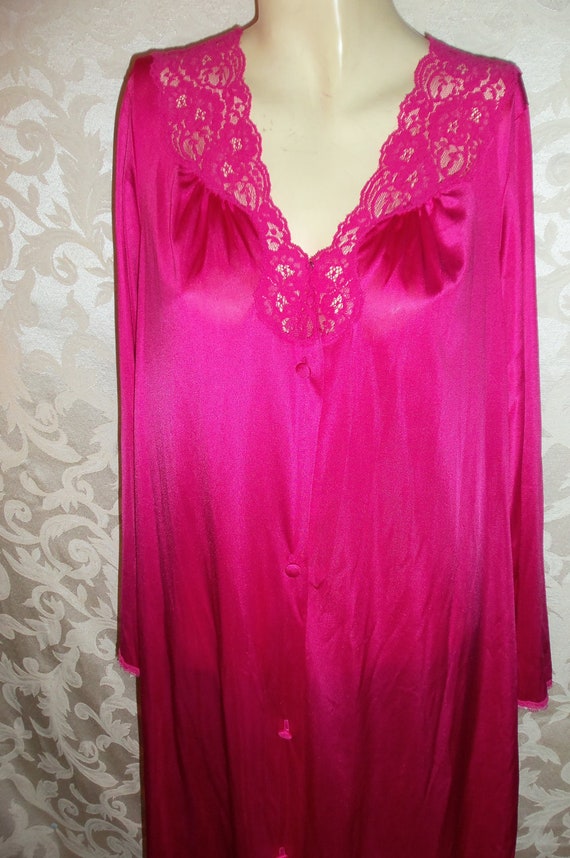 Vintage 70s Vanity Fair Pink Nylon Robe