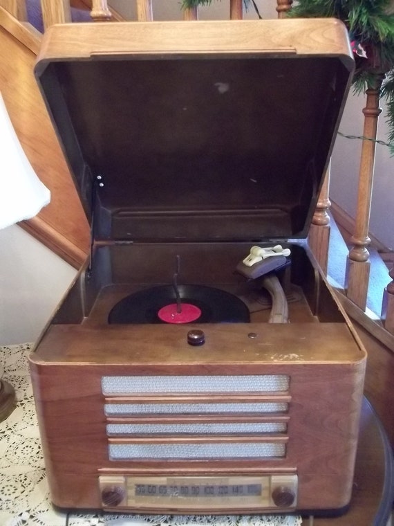 Antique Admiral Phonograph Radio Combo Portable Table Top