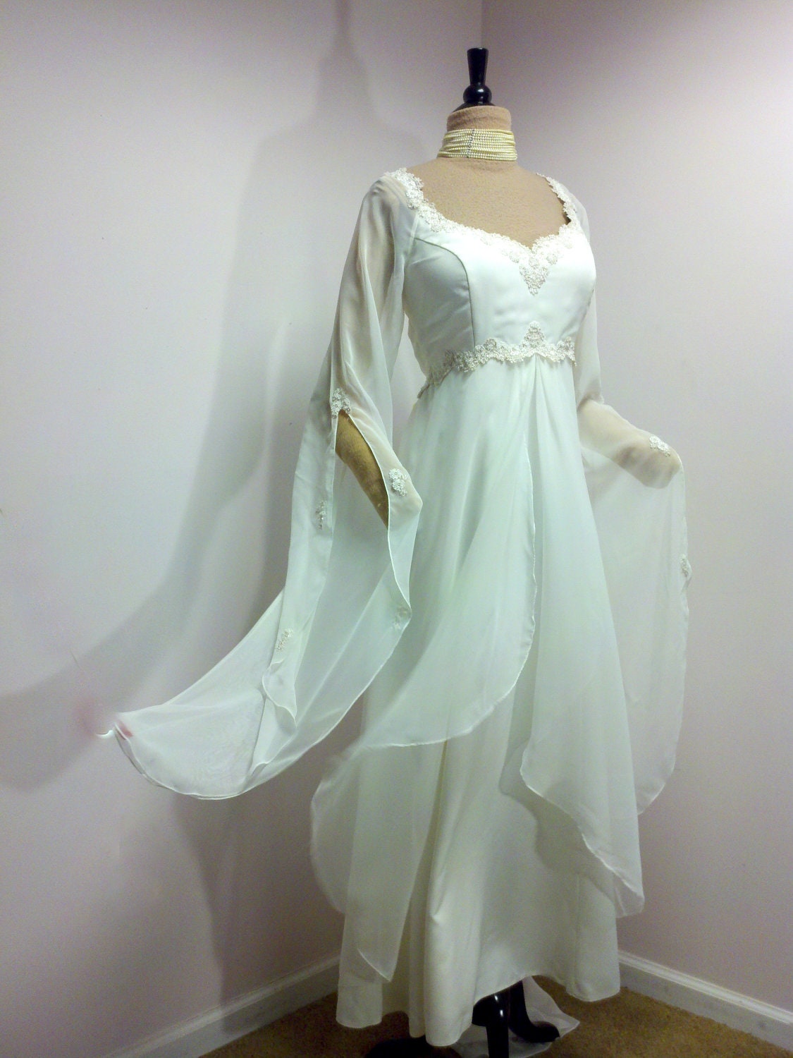 Vintage Wedding Dress . Plus Size Wedding Dress . White
