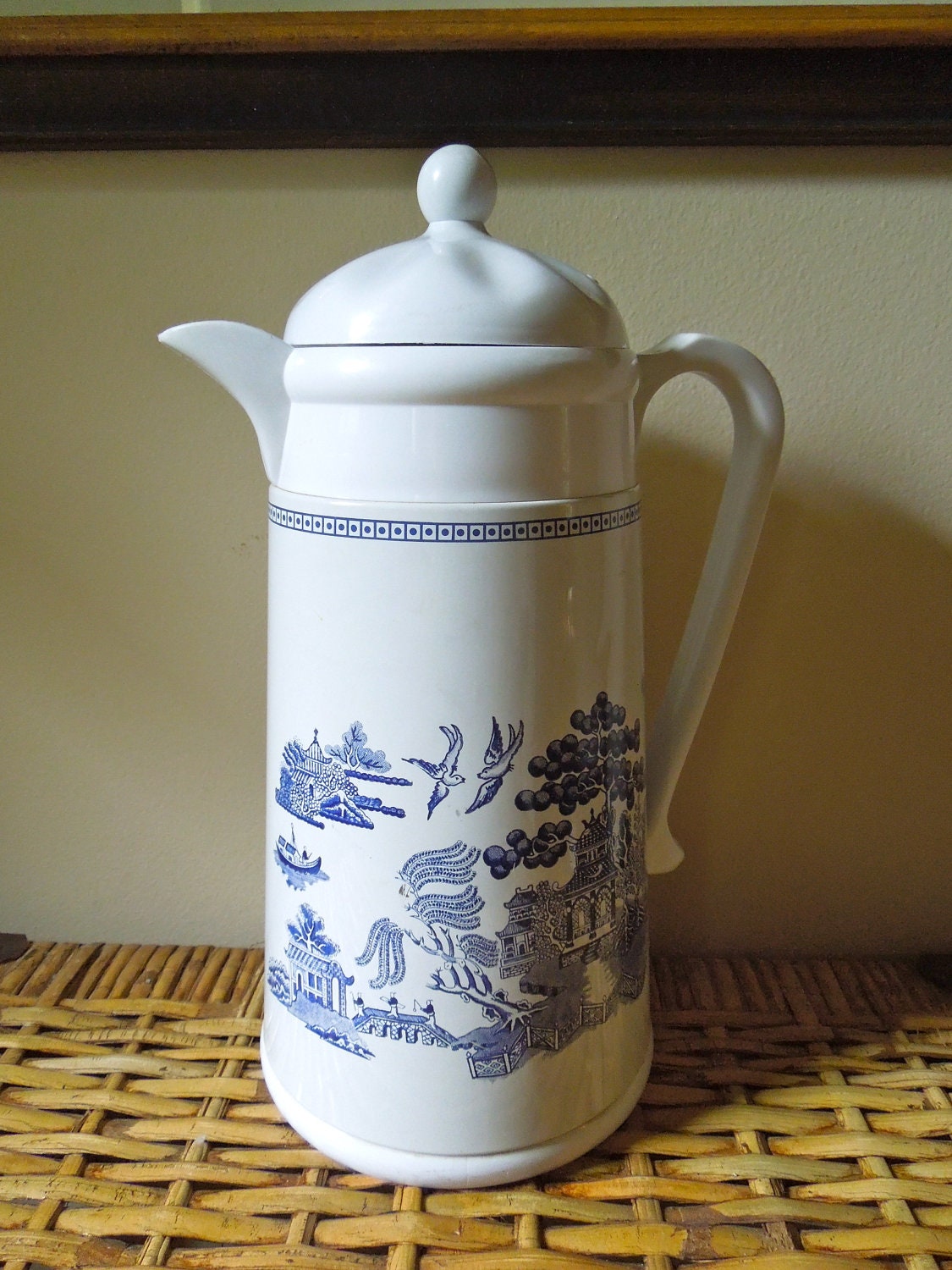 vintage blue willow coffee carafe by johnson brothers