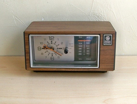 analog clock radio