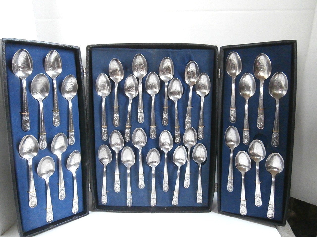 34 Pieces Presidential Collectible Spoon Set Washington