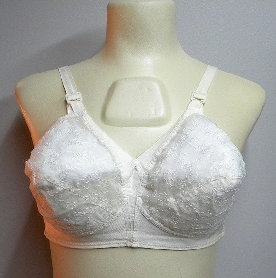 Vintage Bullet Bra Pointy Cups Full Figure Size 40C