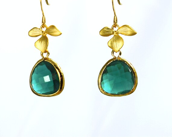 Tinyflower earrings. gold and emerald green earrings with