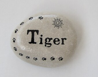 Hand painted pet memorial stone - Black and White design