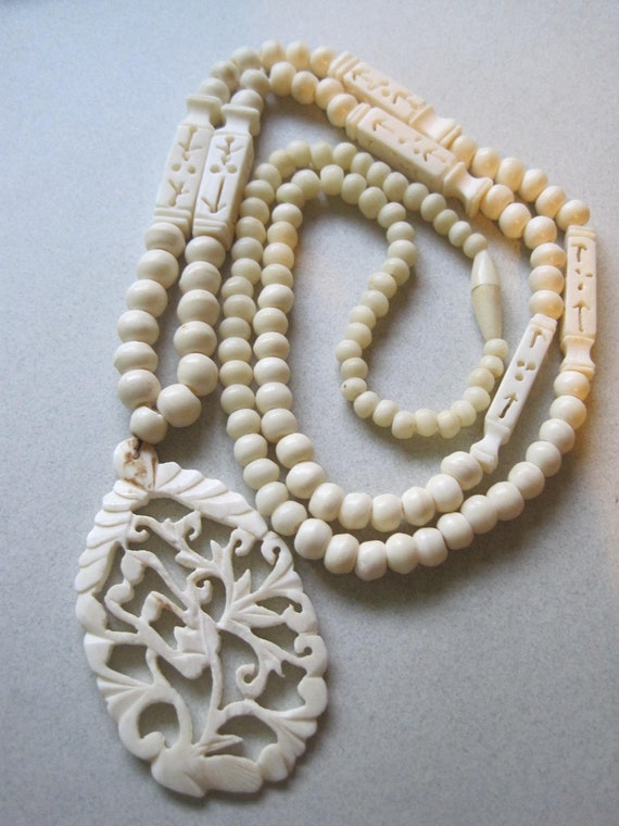 Vintage Carved Ox Bone Faux Ivory Necklace and pendant vintage