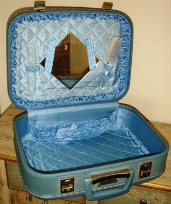 vintage luggage dubarry brand medium blue suitcase vintage luggage dubarry brand medium blue suitcase