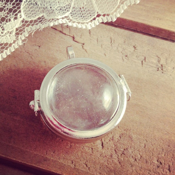 1 Double Sided Magnifying Locket Glass by ingredientsforlovely