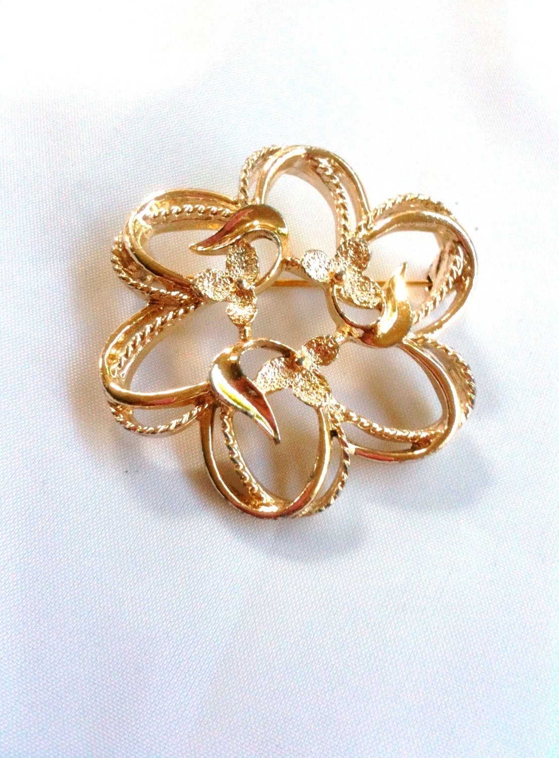 Sarah Coventry Flower Brooch 1960s Vintage Jewelry